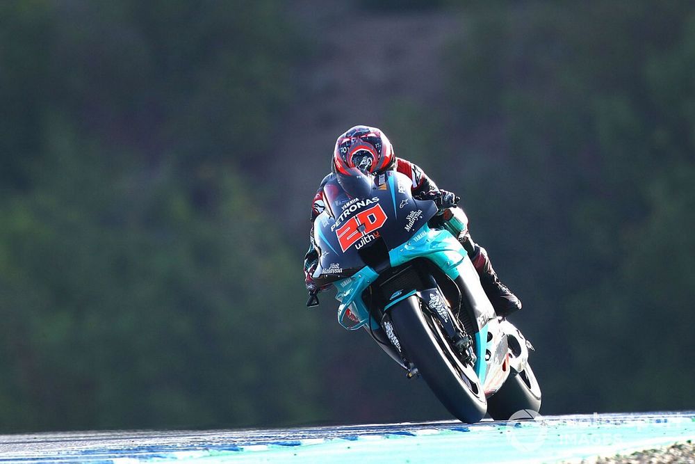 Quartararo zegeviert in Jerez, Marquez crasht na inhaalrace