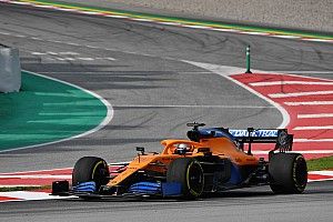 Los primeros kilómetros del McLaren MCL35 y Sainz, en fotos y vídeo