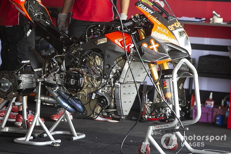 Aprilia-Rennleiter kritisiert Ducatis V4-Superbike: "Das ist ein MotoGP-Motor"