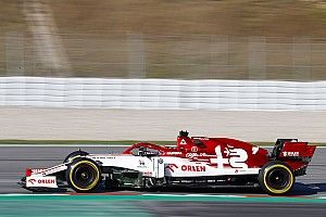 Raikkonen supera Pérez e lidera segundo dia de testes em Barcelona