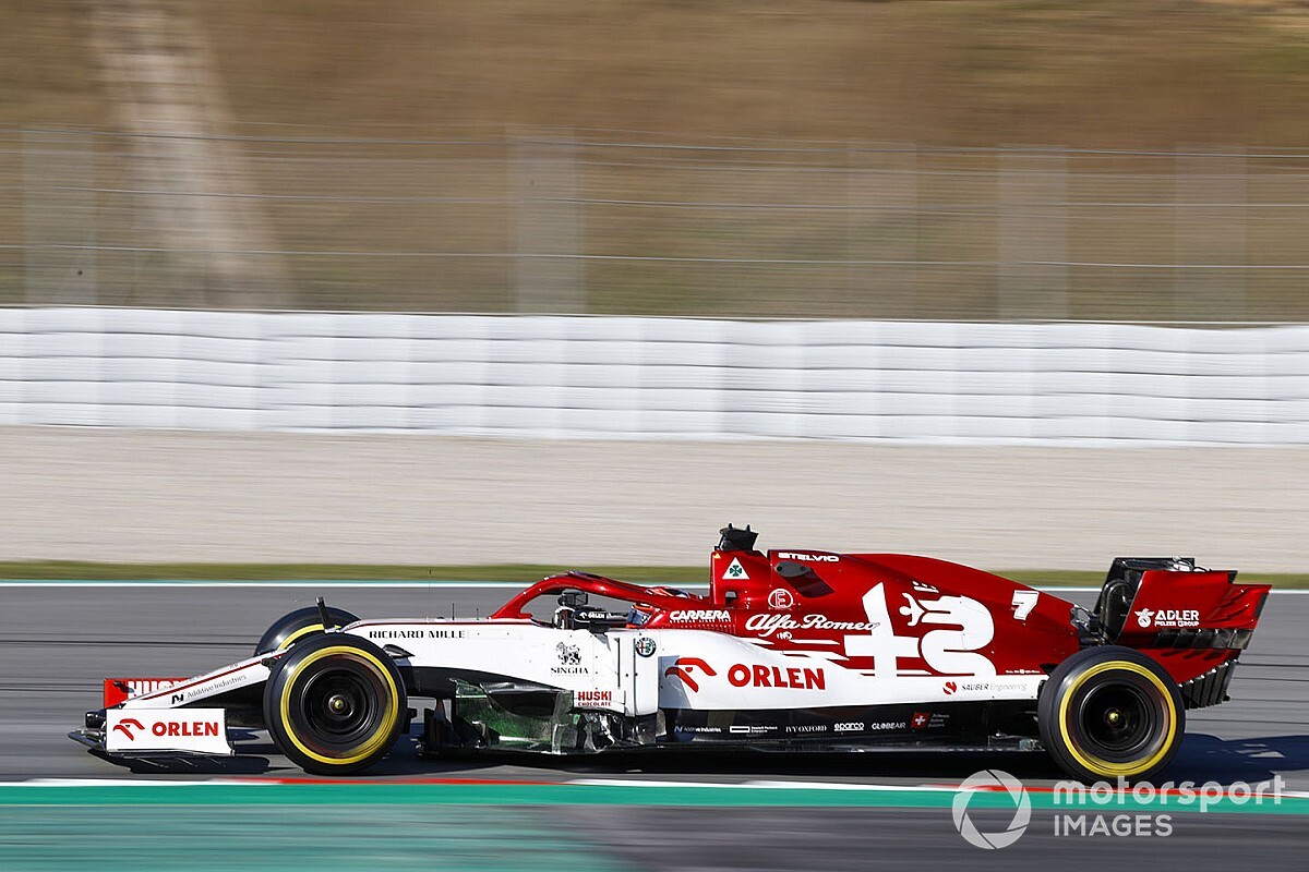 Raikkonen supera Pérez e lidera segundo dia de testes em Barcelona