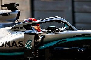 Russell se luce con Mercedes en la mañana del segundo día de test