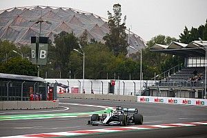 Hamilton manda en una extraña FP1 en México