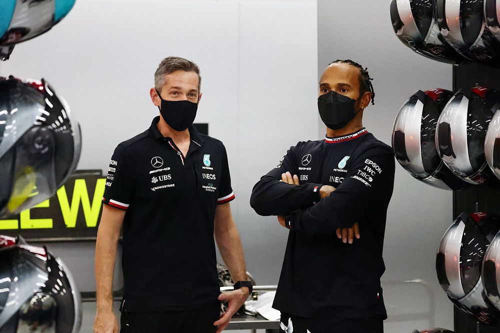 汉密尔顿面对与维斯塔潘F1争冠“比从前更放松”