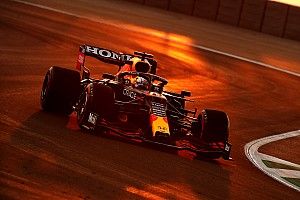 Saudi Arabian GP: Verstappen outpaces Hamilton in final practice