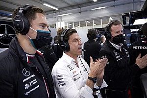 Wolff: Lachwekkend hoe FIA met verdedigen Verstappen is omgegaan