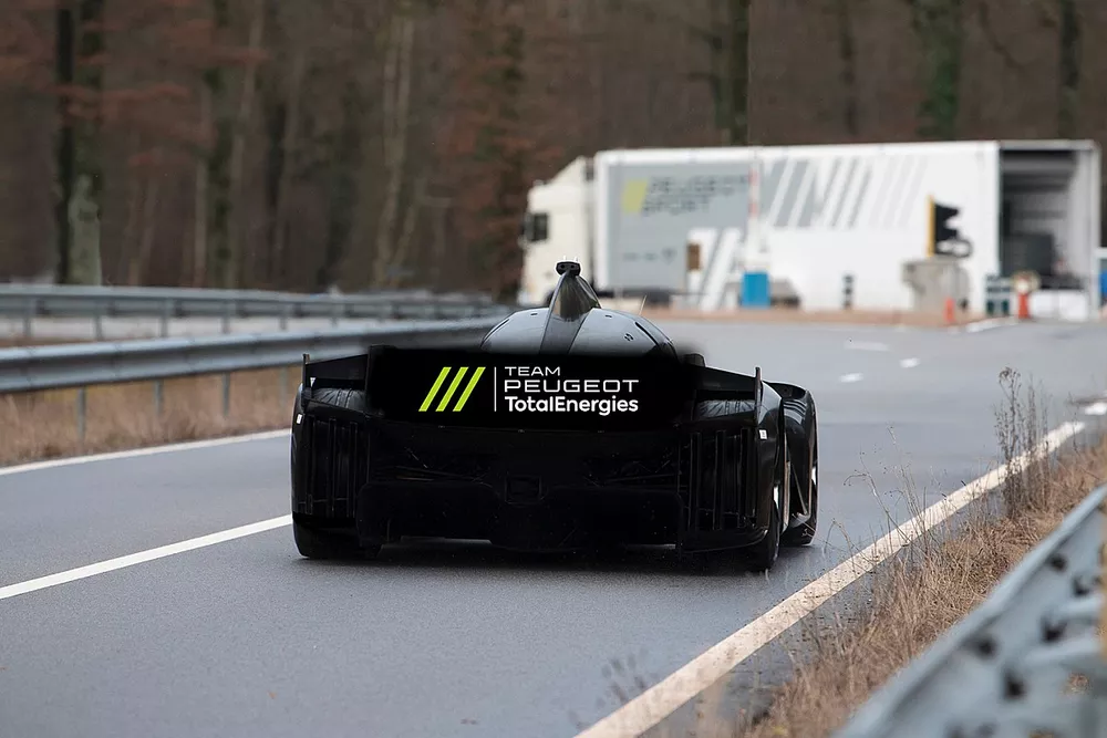 プジョー9X8 ハイパーカー　スパークモデル　WEC プジョーがハイパーカー「9X8」を公開。2022年からル・マン24時間