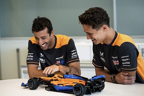 Une F1 2022 en Lego aux couleurs de la McLaren MCL35M