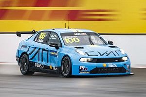 WTCR | Yvan Muller vola in Pole per Gara 2 a Sochi