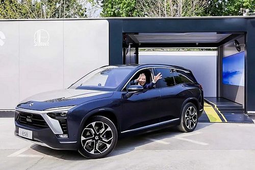 A NIO bemutatta saj&aacute;t megold&aacute;s&aacute;t a villanyaut&oacute;k hosszas t&ouml;lt&eacute;si idej&eacute;re