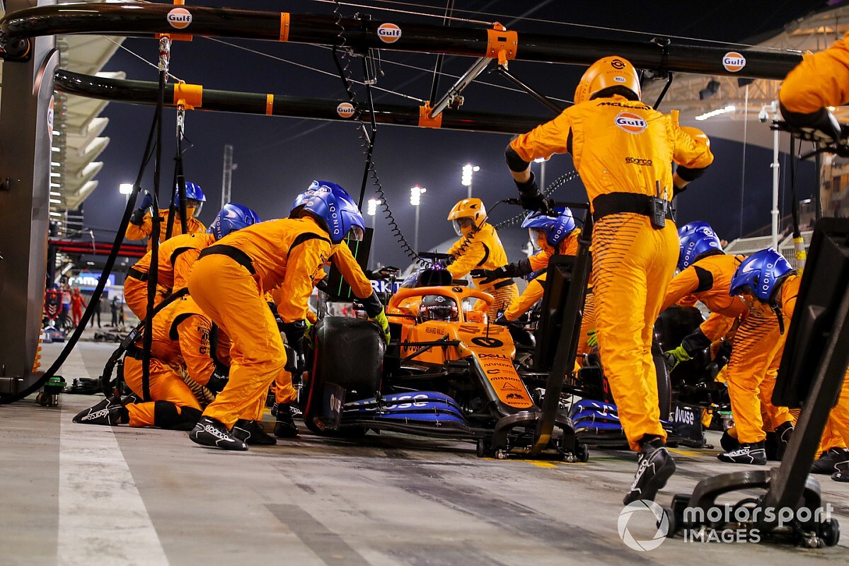 McLaren avisa a Sainz: "No puede estar con Ferrari en Abu Dhabi"