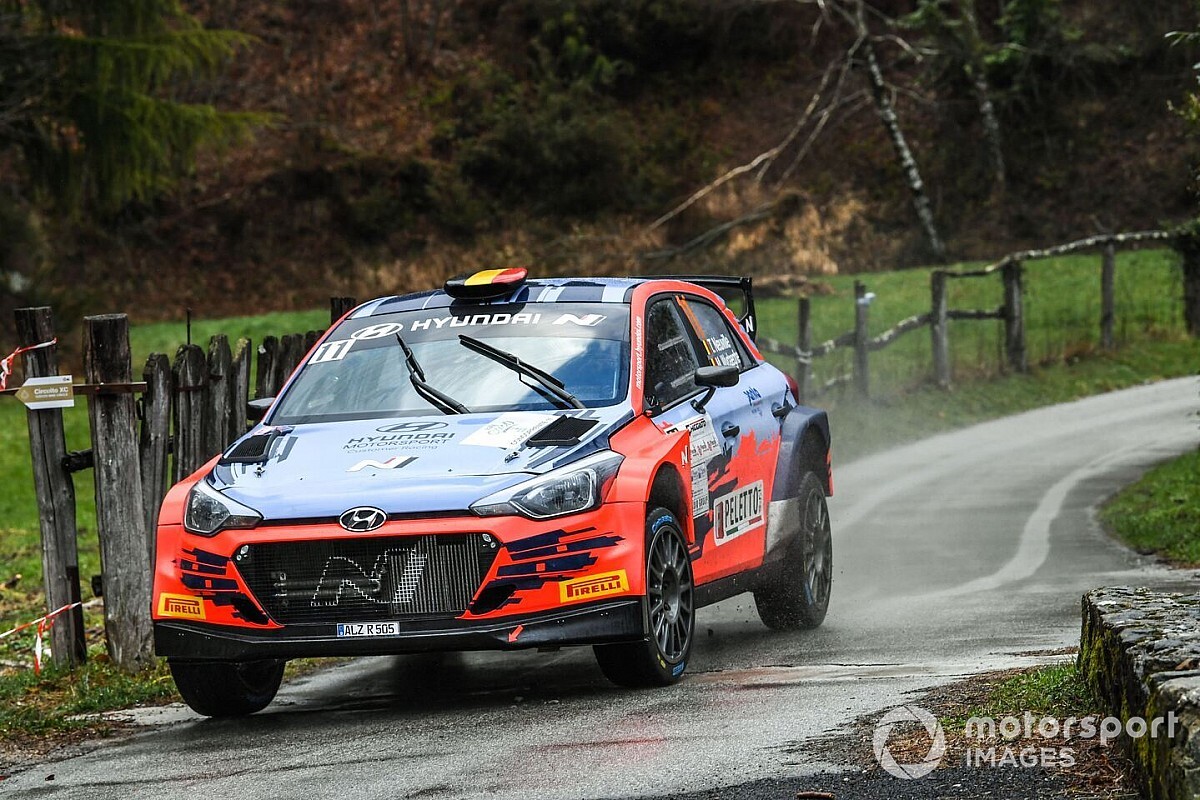 Neuville powiększa przewagę