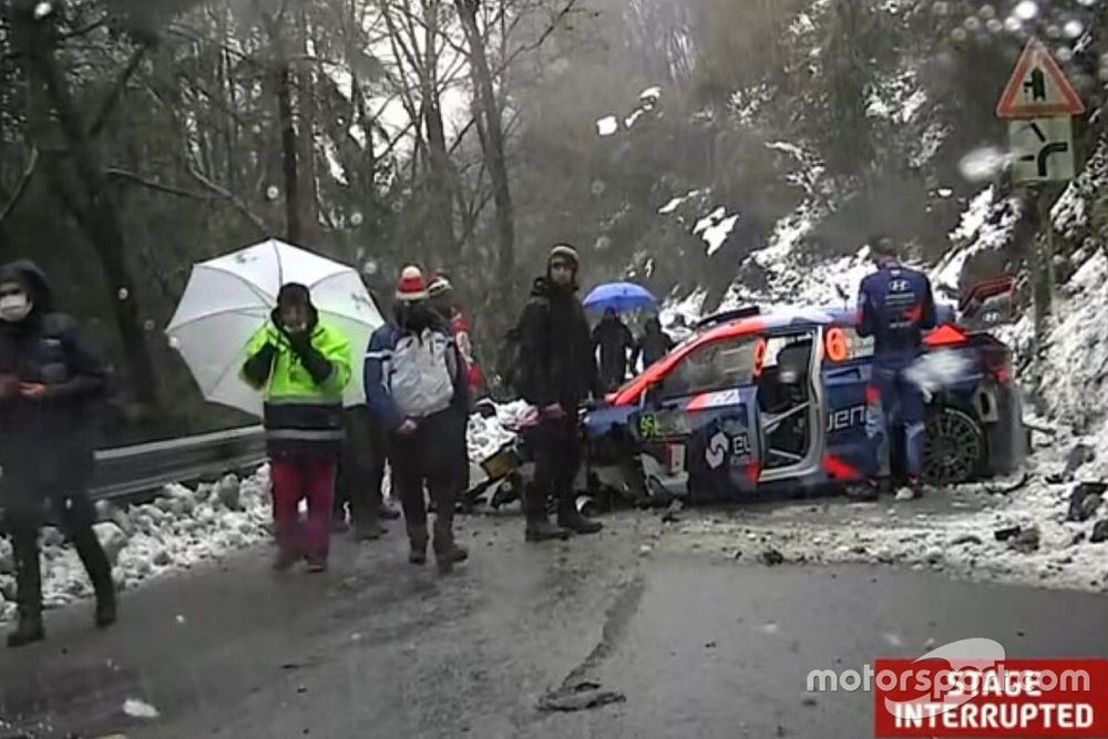 Гонку WRC в Монце остановили после двух серьезных аварий