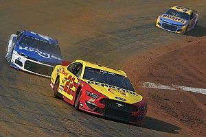 Logano gana carrera en tierra en Bristol y Suárez finalizó top 5