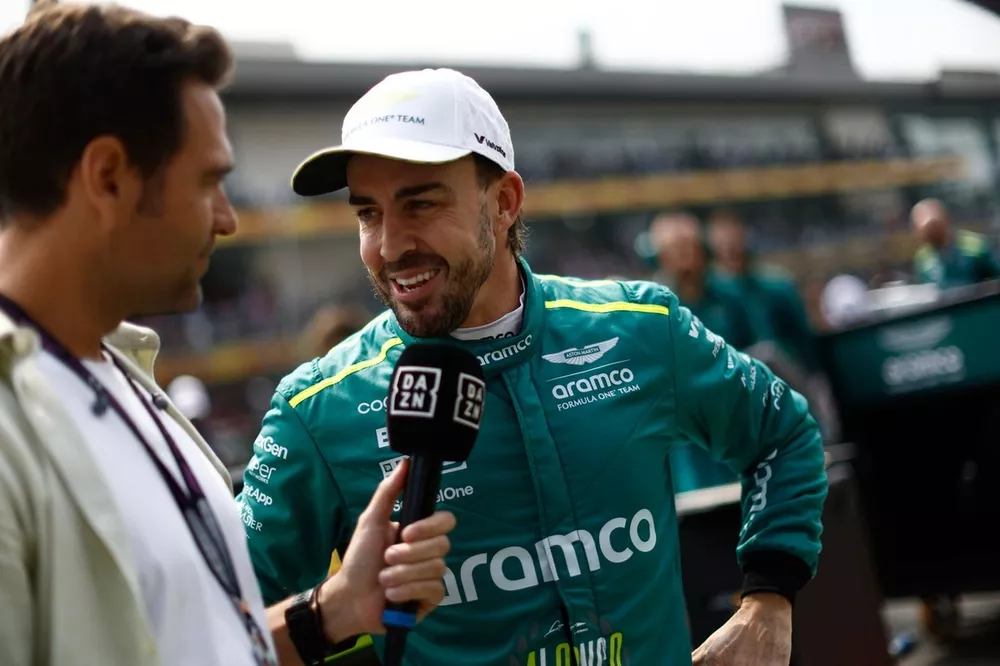 Fernando Alonso, Aston Martin F1 Team on the grid 
