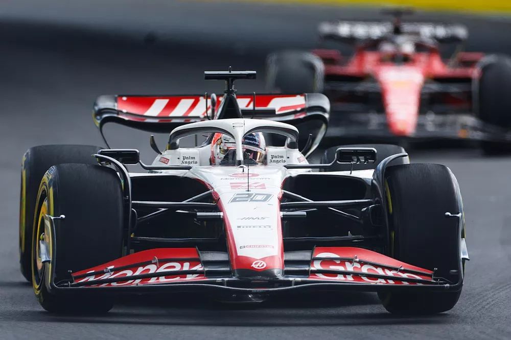 Kevin Magnussen, Haas VF-23, Charles Leclerc, Ferrari SF-23