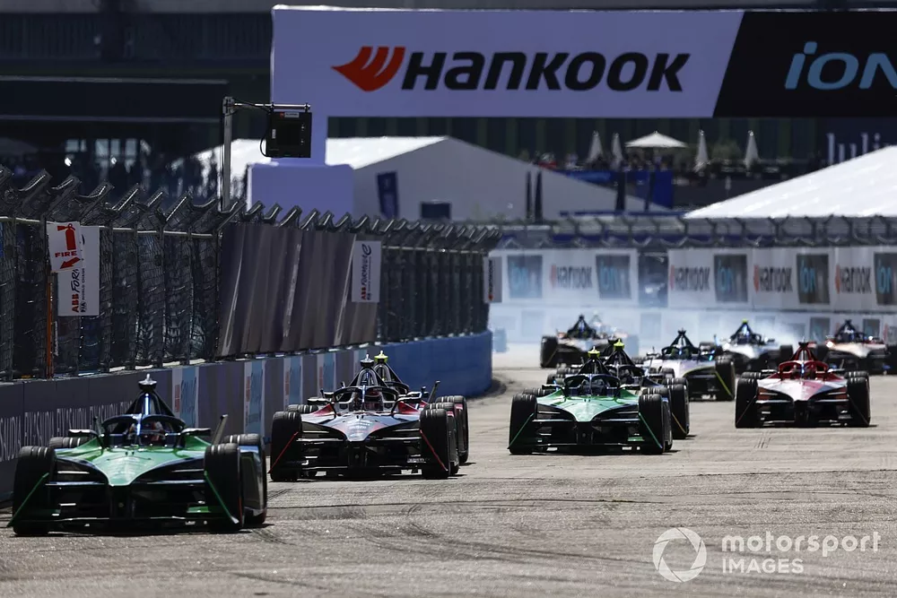 Sebastien Buemi, Envision Racing, Jaguar I-TYPE 6, Pascal Wehrlein, Porsche, Porsche 99X Electric Gen3, Nick Cassidy, Envision Racing, Jaguar I-TYPE 6