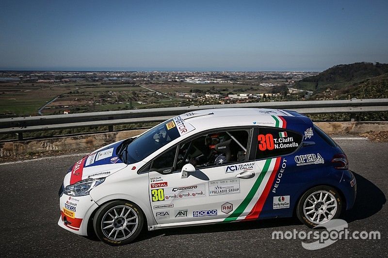 Ciocco, Peugeot 208 Competition Top: a metà gara Guglielmini conduce su Griso