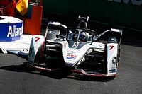 L&oacute;pez, contra los comisarios: "Parece que corremos una carrera amateur"