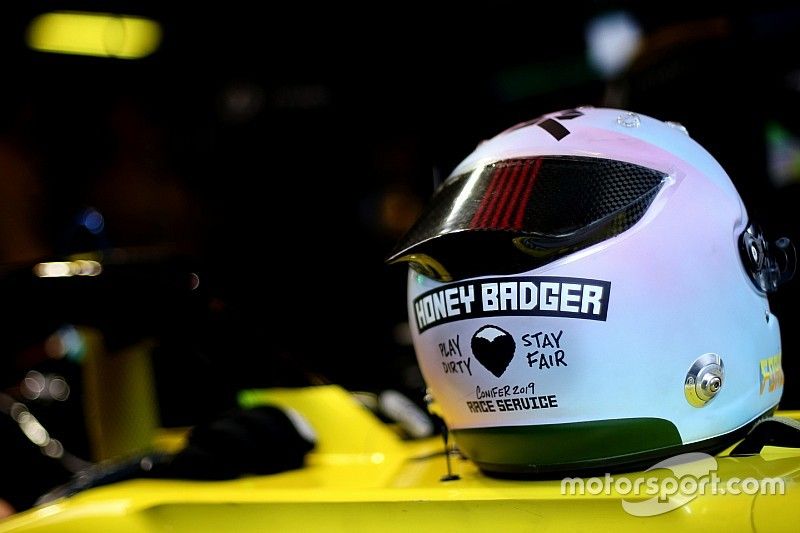 Ricciardo egy modern és művészien menő sisakkal vág neki 2019-nek