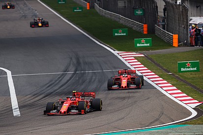 Häkkinen nem érti, miért játszadozik a Ferrari Leclerccel és Vettellel