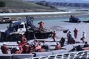 Paura Ferrari: Vettel esce di pista e sbatte per un cedimento alla curva 3