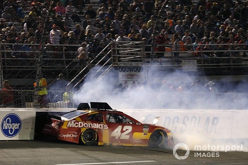 Ganassi apoya a Larson y Chevrolet pese a problemas