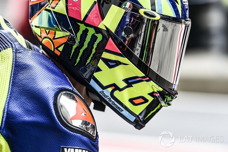 Pertarungan gelar 2017: Rossi tersingkir, tiga pembalap tersisa
