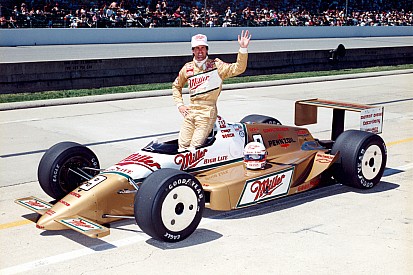Castroneves set to run gold livery in Indy 500