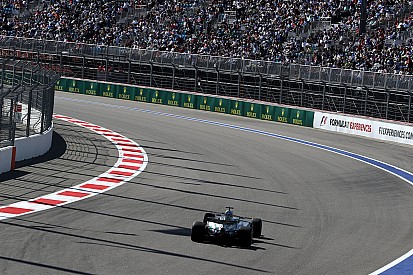 Hamilton todavía no piensa en el campeonato