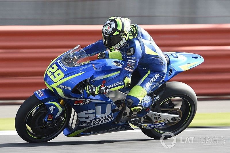 Iannone renace en el warm up por delante de Márquez
