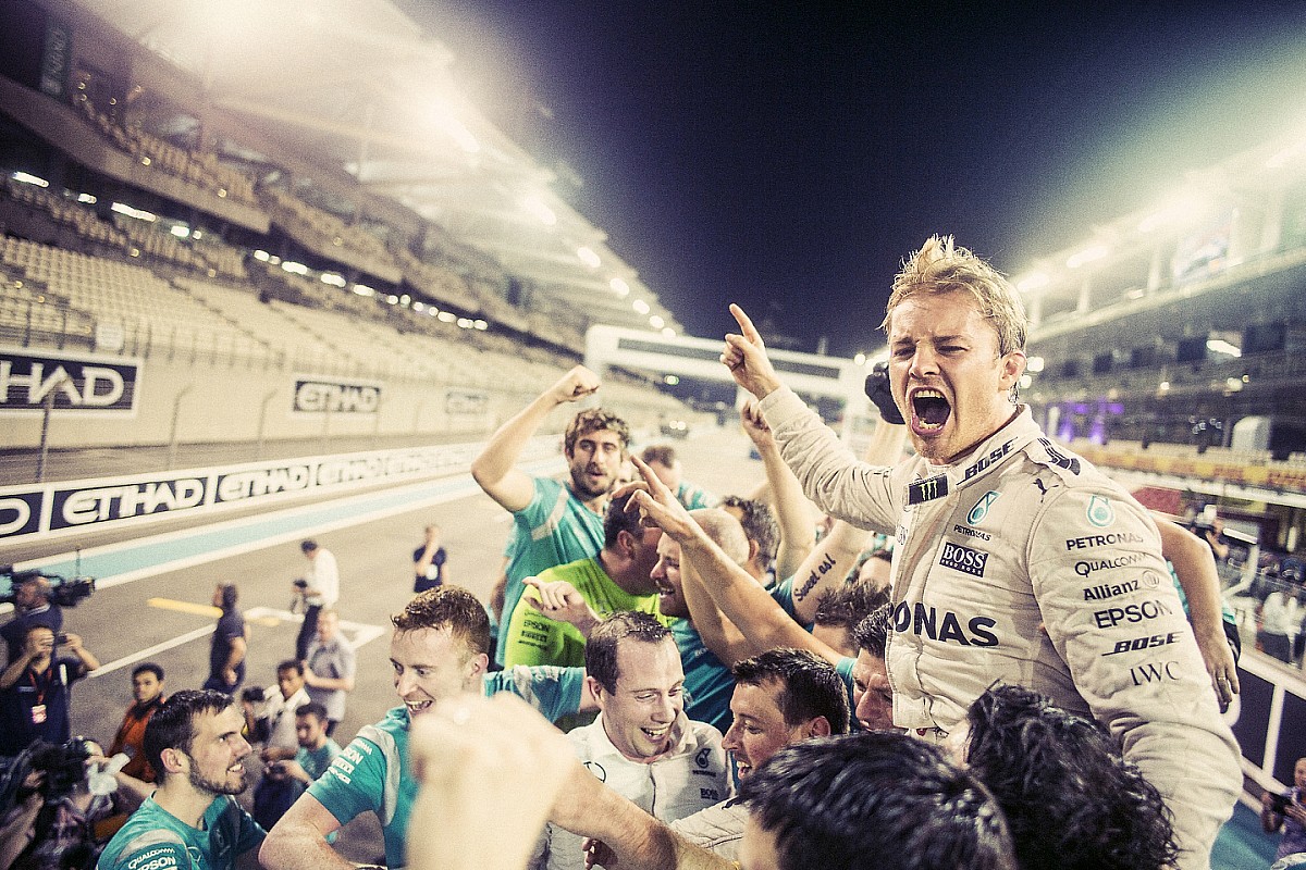 Rosberg: Büszke vagyok arra, hogy ugyanolyan autóban meg tudtam verni Hamiltont!