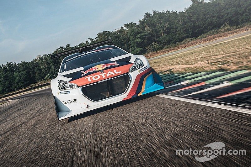 Loeb a repris le volant de la Peugeot 208 T16 Pikes Peak