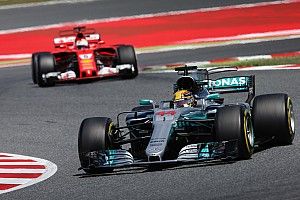 Hamilton: "Ik proefde de teleurstelling bij Vettel"