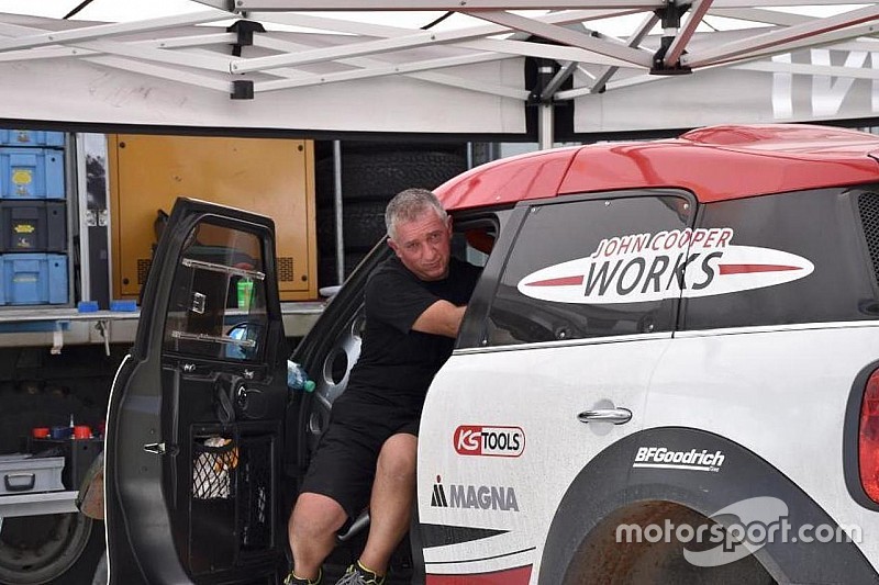 Dakar: X-Raid al lavoro per convertire la Mini di Menzies per Terranova
