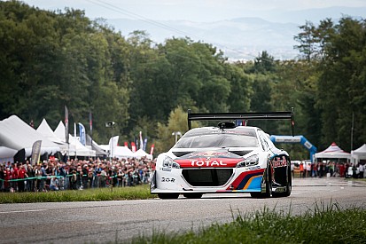 In beeld: Sébastien Loeb herenigd met de Peugeot 208 T16 Pikes Peak