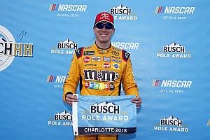 Busch logra la pole para la Coke 600 y Suárez en 10°
