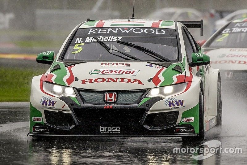 Michelisz svetta su Catsburg nelle Libere 1 in Giappone