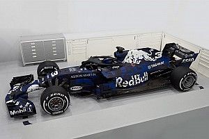 Red Bull показала новую машину в сине-черной раскраске