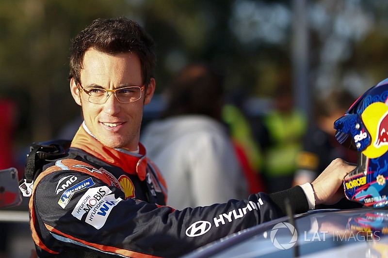 WRC Portekiz: Rakipleri sorun yaşadı, Neuville liderliği aldı!