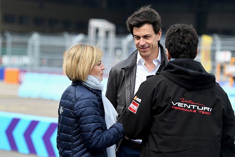 Toto Wolff, Direttore Esecutivo, Mercedes AMG. con Susie Wolff, fondatrice di Dare to be Different