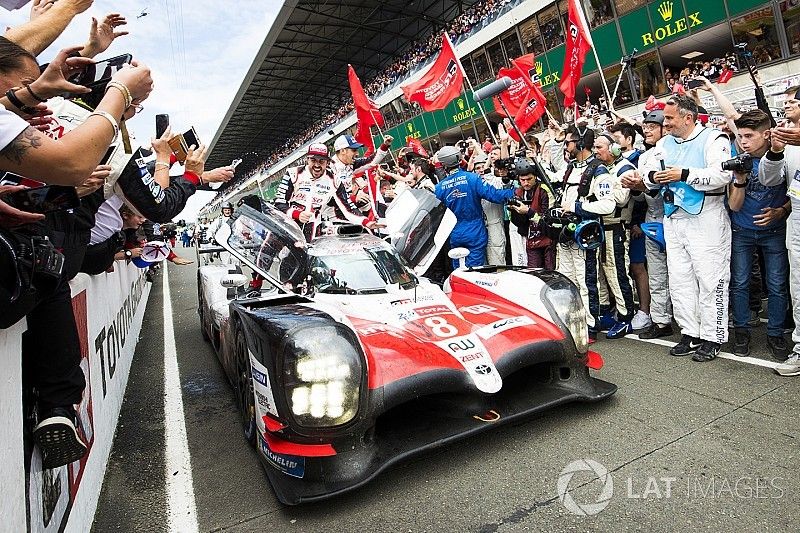 Winnaars #8 Toyota Gazoo Racing Toyota TS050: Sébastien Buemi, Kazuki Nakajima, Fernando Alonso