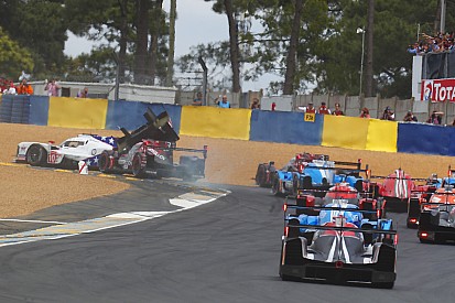 Van der Zande over crash in eerste bocht van Le Mans: “Hoe stom kan je zijn!”