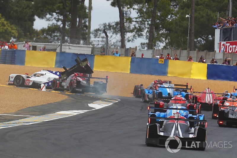 Le Mans 24h: Toyota leads opening hour after wild first lap
