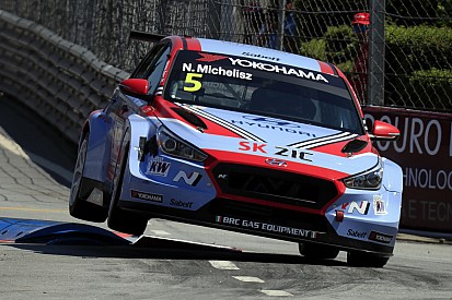 Михелис впервые в сезоне выиграл гонку WTCR
