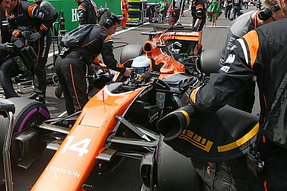Galería técnica: la evolución del McLaren MCL32 durante 2017