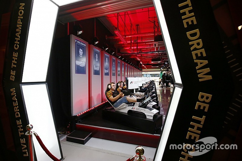 «Пришлось звонить домой». Пилот F1 eSports не смог по памяти настроить машину перед гонкой