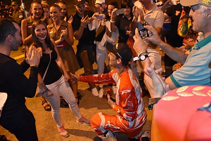 Dakar: Marè festeggia l'arrivo a Cordoba con una proposta di matrimonio!