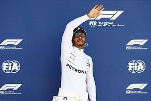 Hamilton celebra “uma das melhores voltas” da carreira