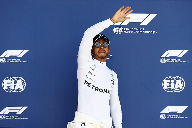 Hamilton celebra “uma das melhores voltas” da carreira
